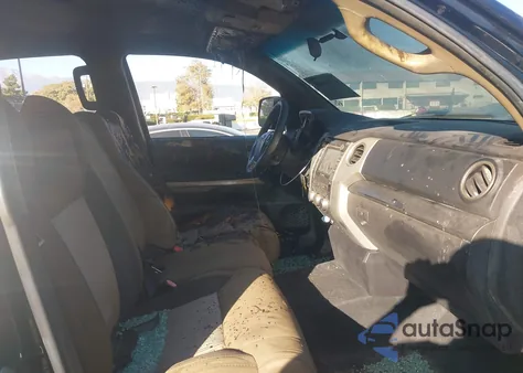 2014 Toyota Tundra Sr5 4.6L V8 z USA, uszkodzony, nr VIN 5TFRM5F11EX075569